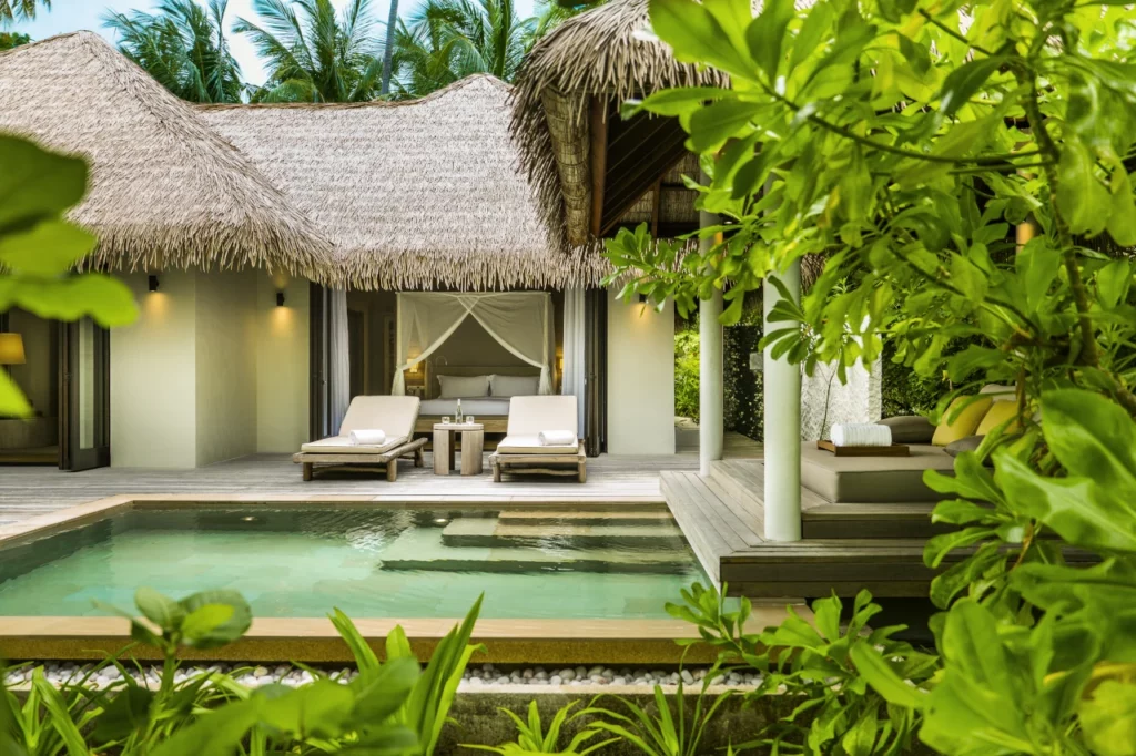 Como Maalifushi Strand Villa mit kleinem Pool