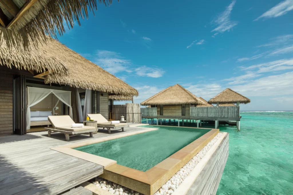 Luxuriöse Wasservilla im Como Maalifushi