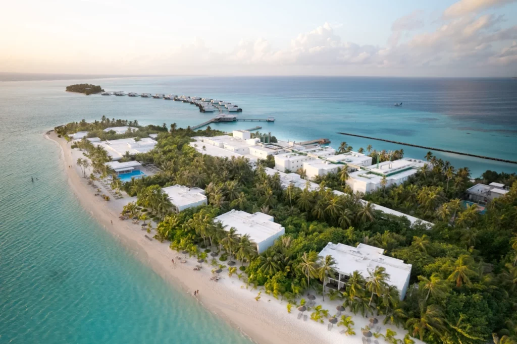 Die Insel des RIU Atoll Hotels im Dhaalu Atoll