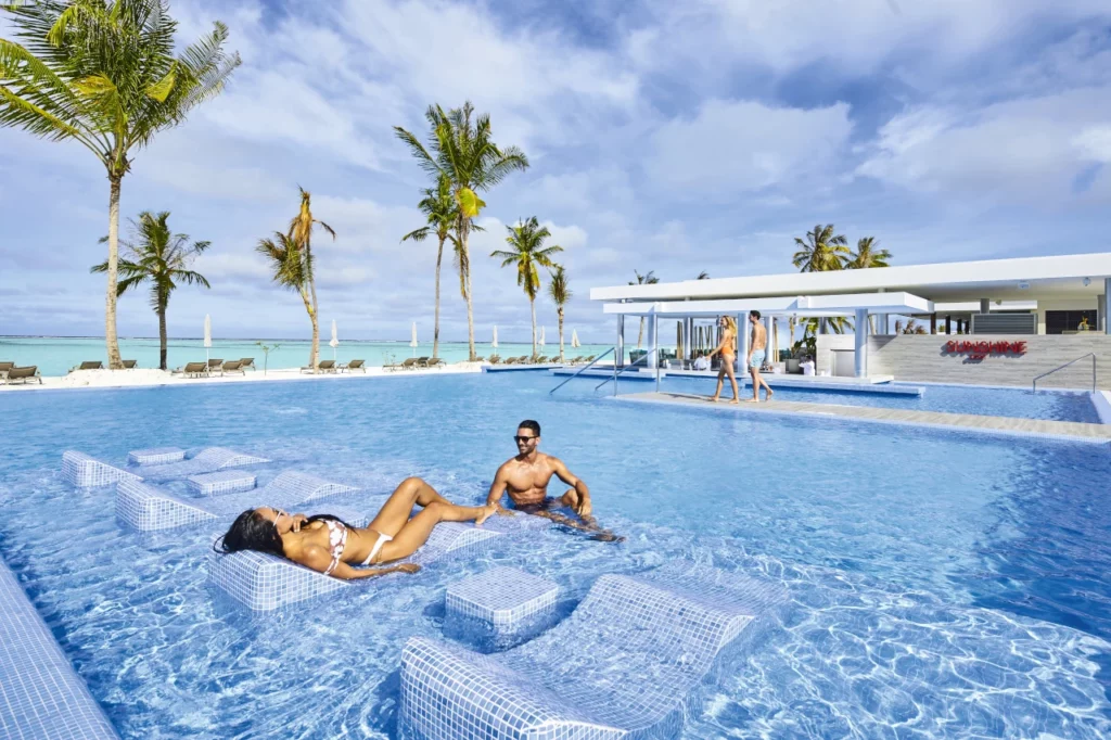 Der Gemeinschaftspool des Hotel RIU Atoll